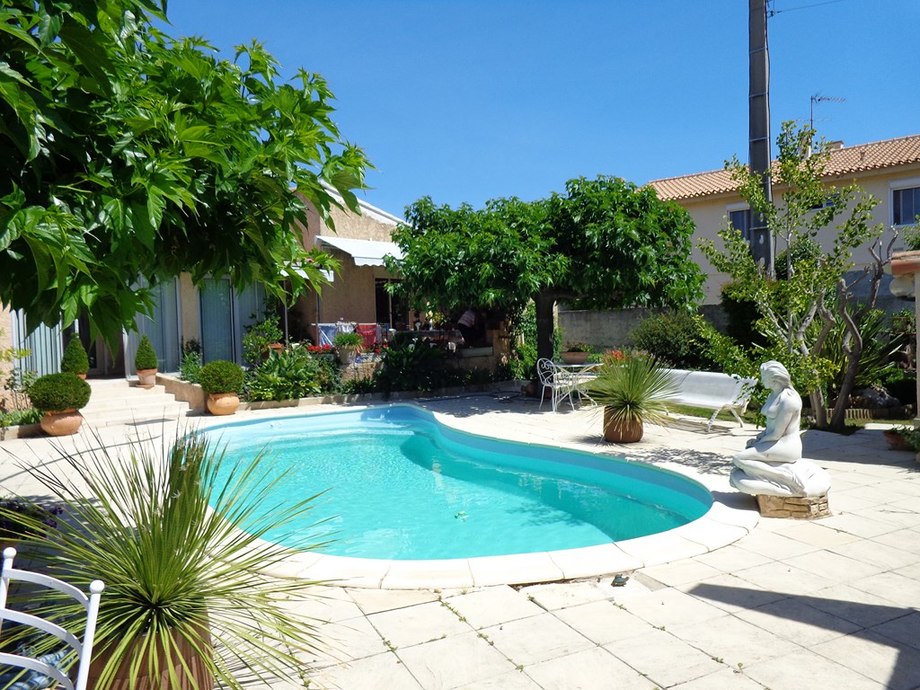 Villa T6  et  T2  - 1000m2 terrain - piscine - Marignane